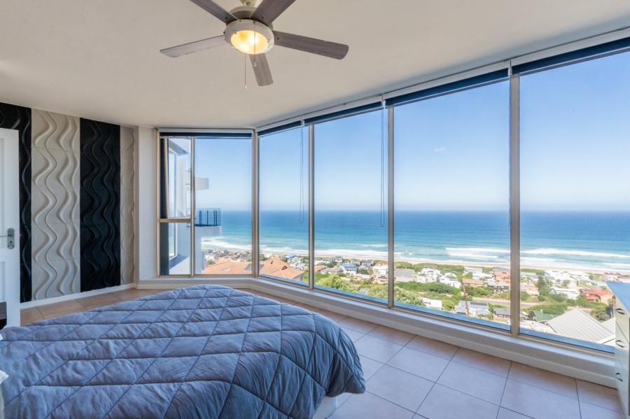 7 Bedroom Property for Sale in Outeniqua Strand Western Cape